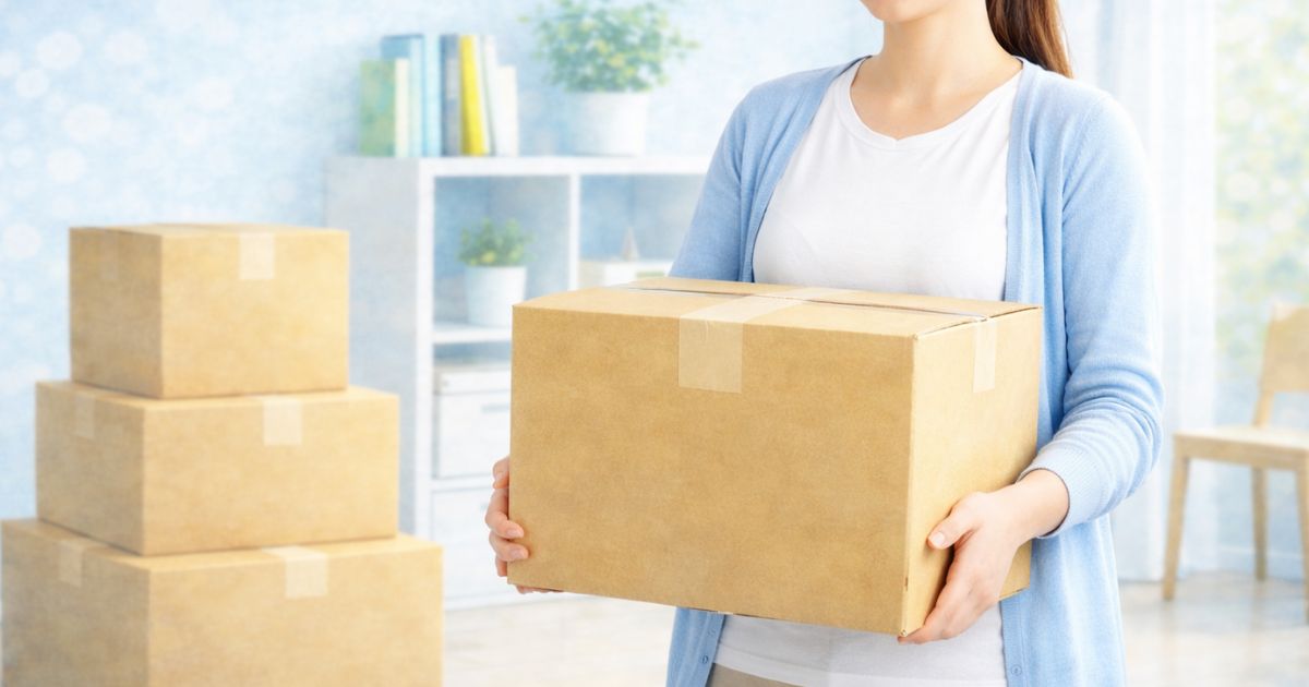 同じ人が再び段ボールを持っているイメージ（リネットジャパン 2回目 利用）